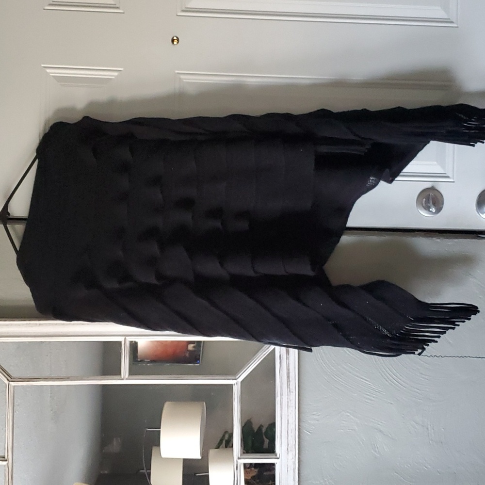 Poncho - Picture 2 of 3